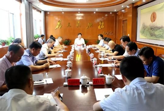 薛永琦主持召开理顺高铁商务区管理职能和机制工作会