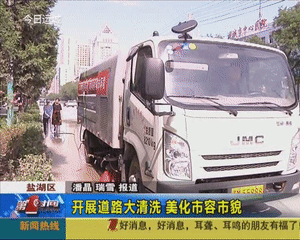 红旗西街朝阳岗至铁道口路段通车加清洗  畅通又整洁 