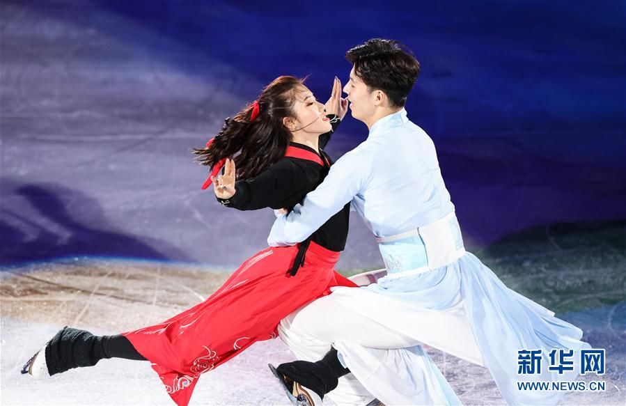 四大洲花样滑冰锦标赛举行花样滑冰表演