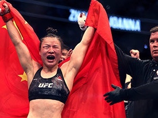 中国首位UFC冠军张伟丽成功卫冕金腰带