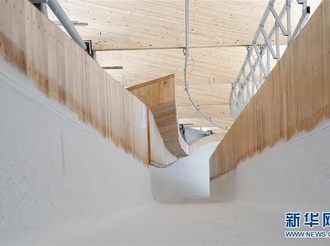 国家雪车雪橇中心赛道制冰完成