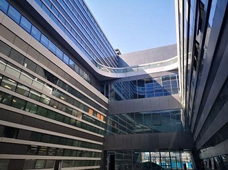 北京冬奥会训练场馆“冰坛”完成冰场浇筑
