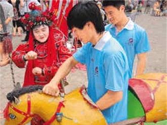又见竹马舞起来