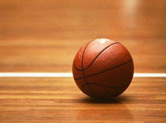 出租屋里的“篮球小将” 10平米练就“绝技”