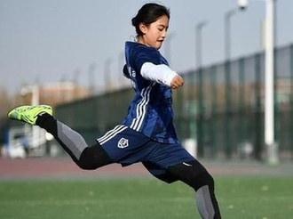 把绿茵场送给更多的女孩——南开大学男足女队长梦想成真