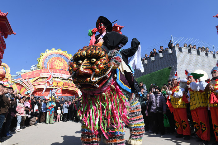 稷山：“高跷走兽”演绎神话传说闹新春-43074.jpg