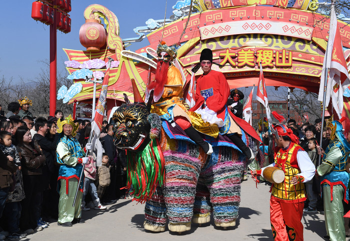 稷山：“高跷走兽”演绎神话传说闹新春-43082.jpg